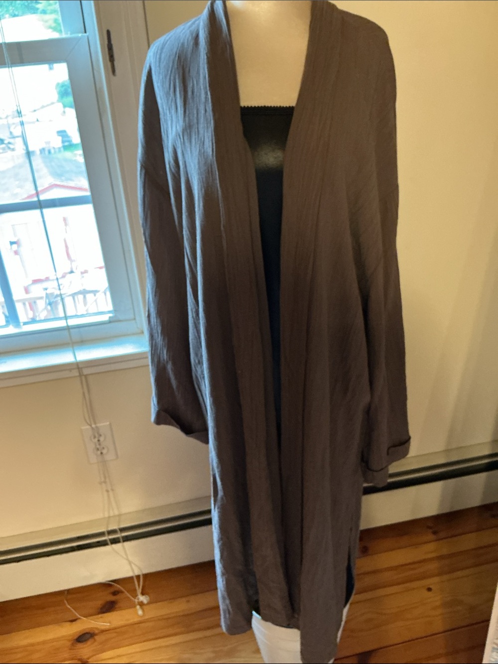 LONG OPEN LIGHTWEIGHT TOPWITH SLITS